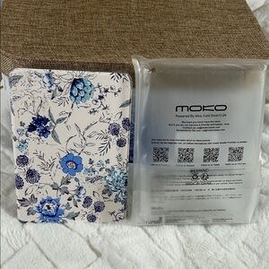 MOKO Kindle Case with Blue Floral Print